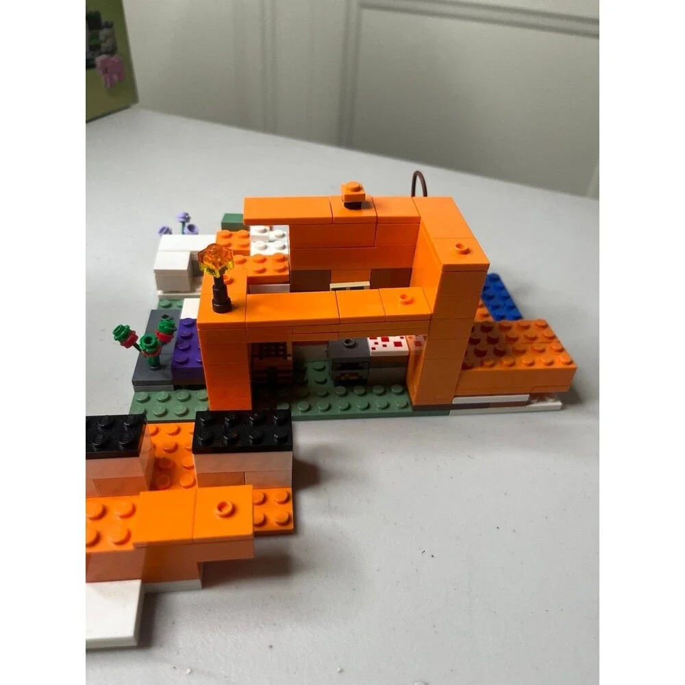 Lego  Minecraft  #21178 not complete